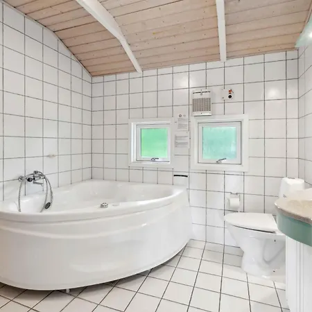 Lovely Summer House With Sea View Vakantiehuis