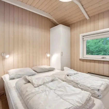 Vakantiehuis Lovely Summer House With Sea View